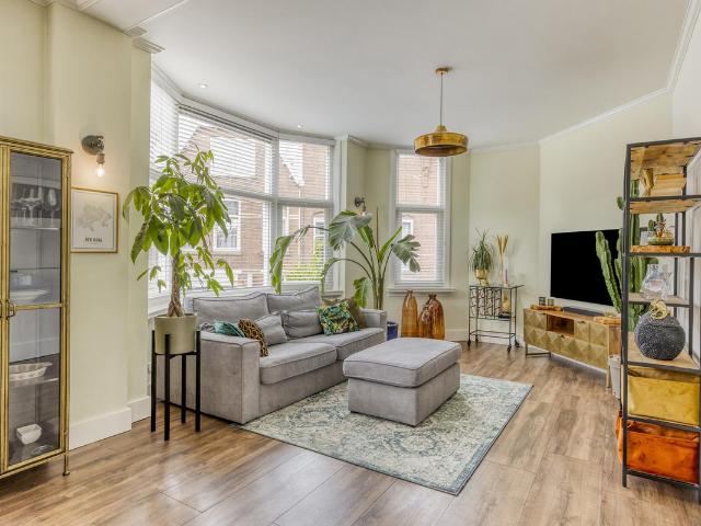 Woning te koop in Kortenbos, Den Haag