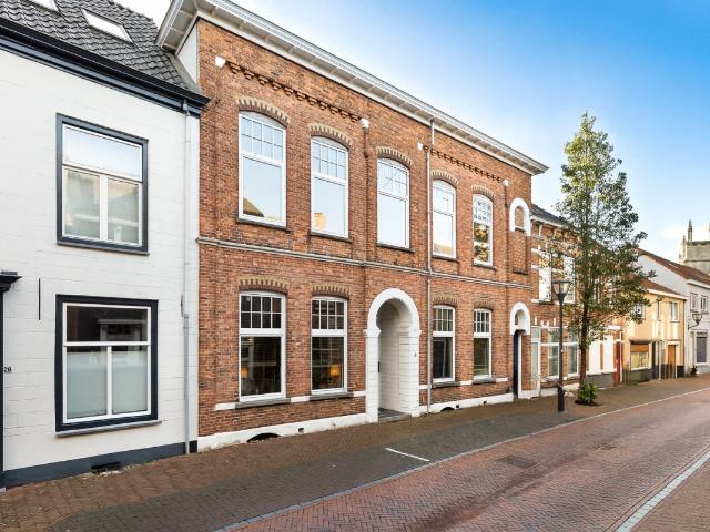 Tussenwoning te koop in Hulst-Centrum, Zeeland