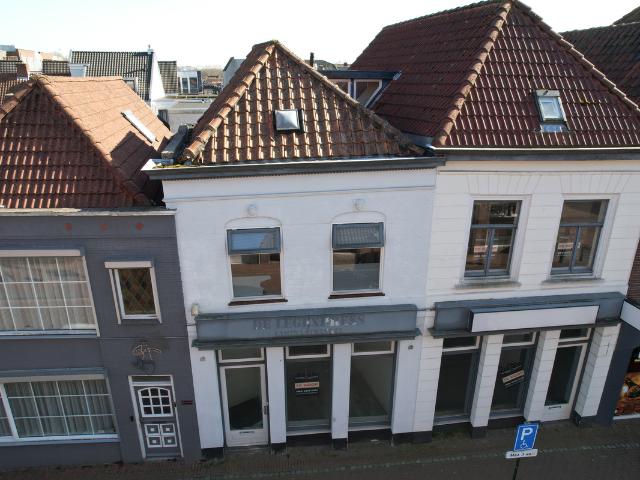 Tussenwoning te koop in Welberg, Steenbergen