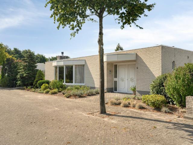 Bungalow te koop in Stratum, Acht