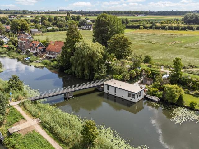 Geschakelde Woning te koop in Rivierenbuurt, Maasdam