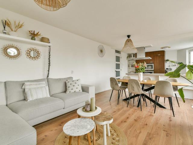 Bovenwoning te koop in Amsterdam, Oost