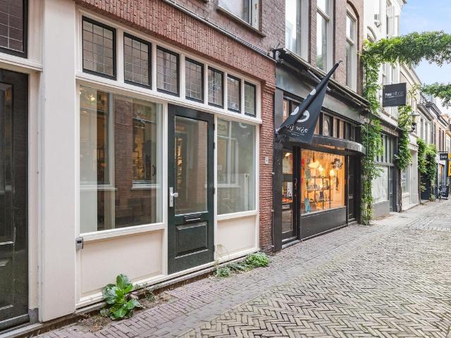 Benedenwoning te koop in Alkmaar, Binnenstad-West