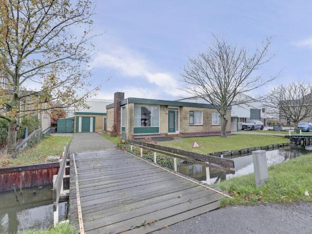 Bungalow te koop in De Lier, Zuid Holland