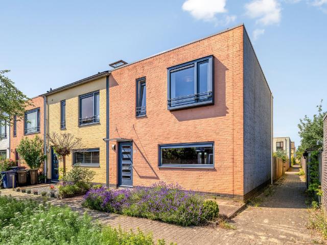 Eengezinswoning te koop in Almere, Stripheldenbuurt
