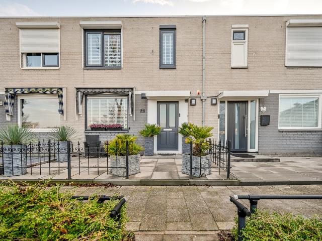 Woning te koop in Maaswijk, Spijkenisse