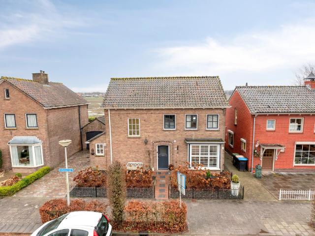 Tussenwoning te koop in Welberg, Steenbergen