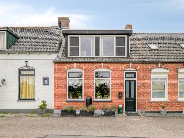 Eengezinswoning te koop in Dinteloord