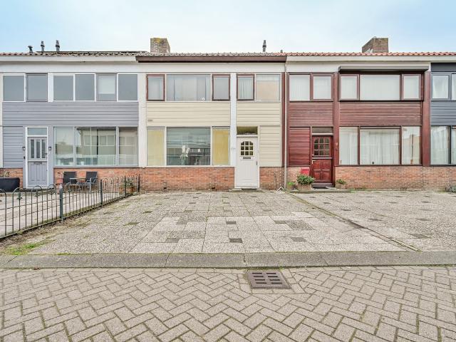 Woning te koop in Spijkenisse, Zuid Holland