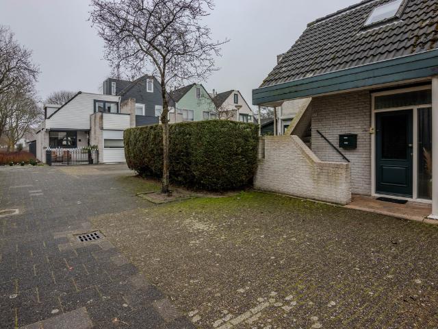 Bovenwoning te koop in Waterland, Spijkenisse
