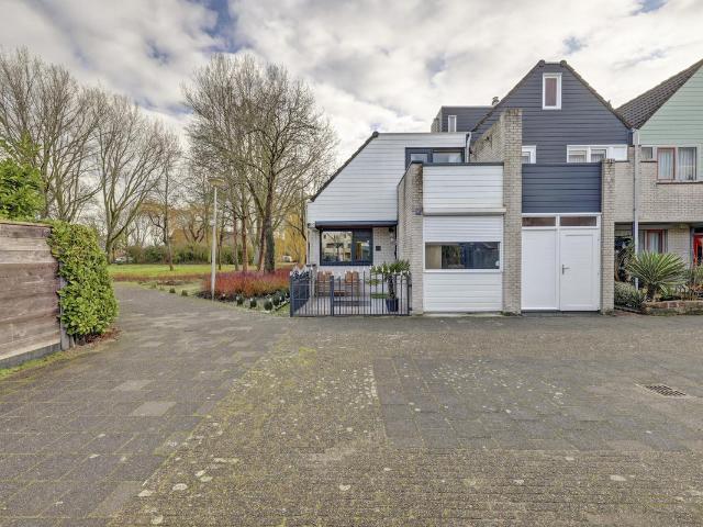 Woning te koop in Waterland, Spijkenisse