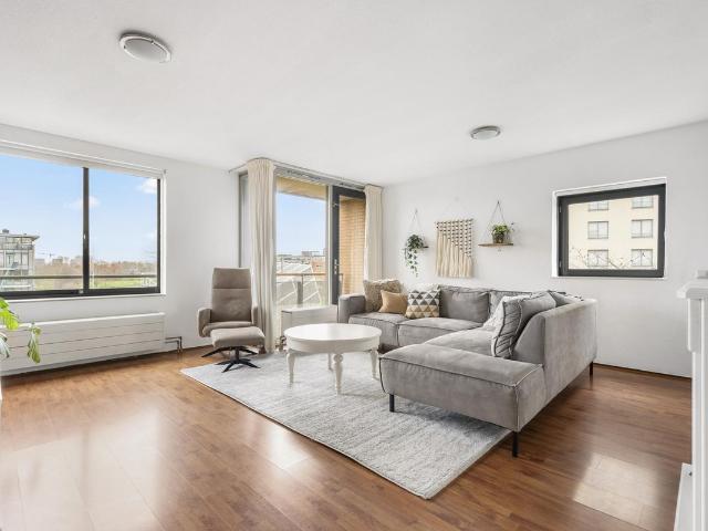 Bovenwoning te koop in Sloten, Amsterdam