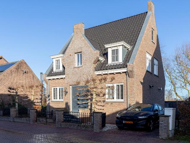 Woonboerderij te koop in Sliedrecht, Zuid Holland