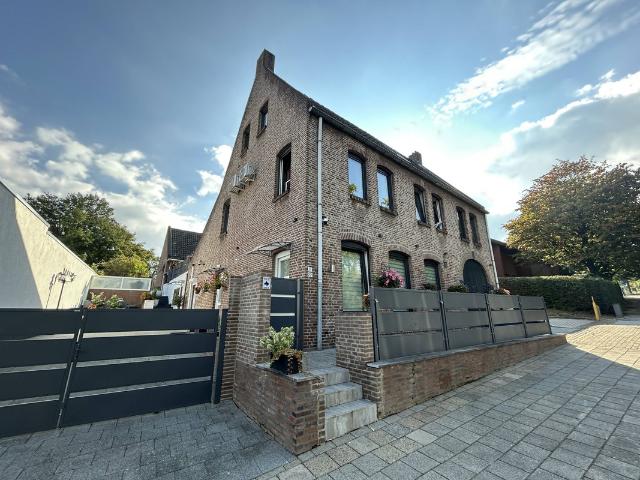 Tussenwoning te koop in Kerkrade, Limburg