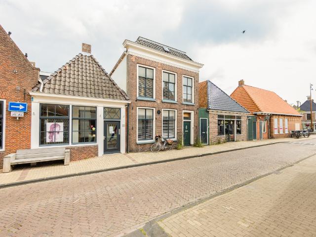 Tussenwoning te koop in Makkum, Friesland