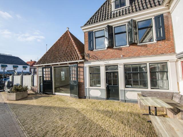 Tussenwoning te koop in Makkum, Friesland
