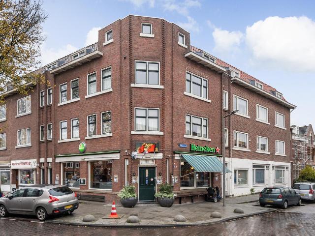 Bovenwoning te koop in Charlois, Rotterdam