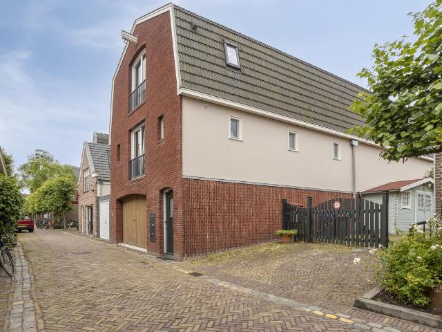 Bovenwoning te koop in Muiden