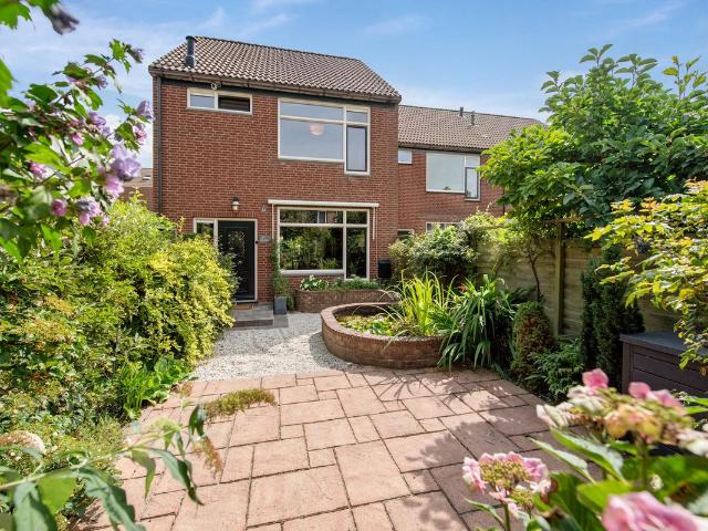 Eengezinswoning te koop in Benthuizen