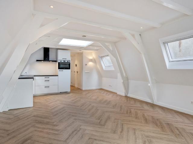 Bovenwoning te koop in Centrum, Beverwijk