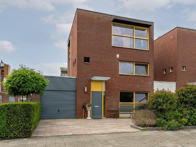 Woonboerderij te koop in Barendrecht, Carnisselande