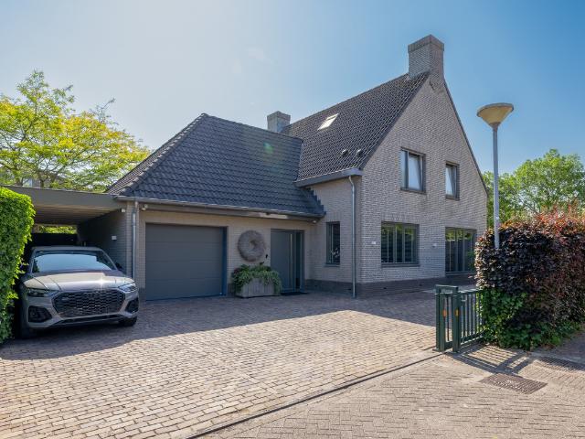 Villa te koop in 's-hertogenbosch, Maasoever