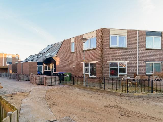 Eengezinswoning te koop in Kruiszwin, Den Helder