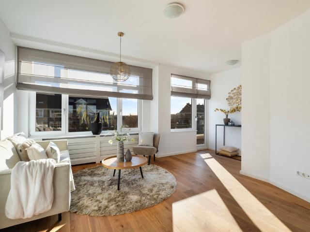 Bovenwoning te koop in Loosduinen, Zuid Holland