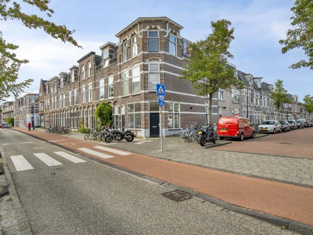 Benedenwoning te koop in Zeeheldenbuurt, Leiden