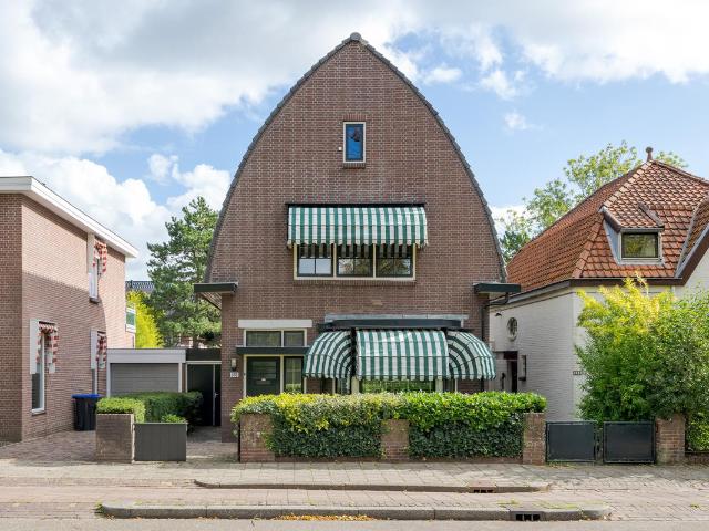 Tussenwoning te koop in Voorschoten, Zuid Holland