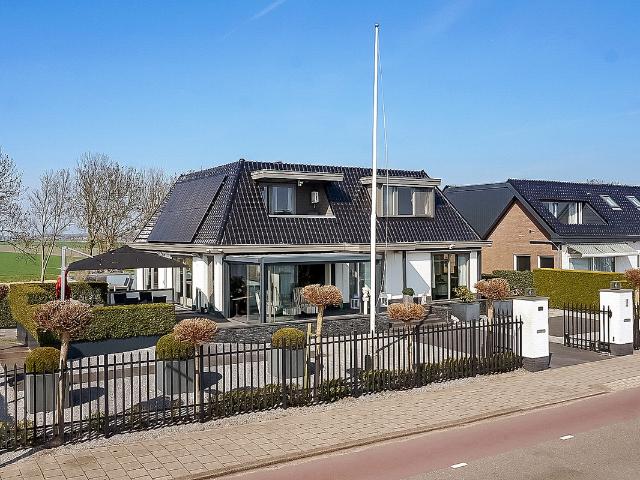 Villa te koop in Leimuiderbrug