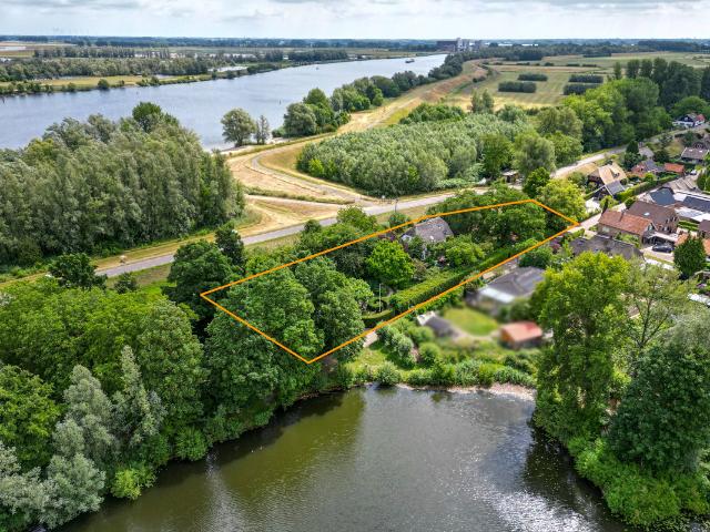 Woonboerderij te koop in Rijswijk