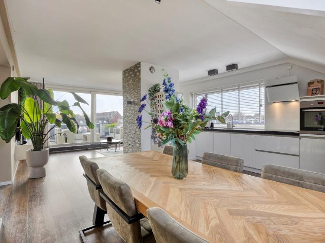 Bovenwoning te koop in Schollevaar, Capelle Aan Den Ijssel