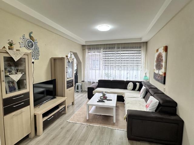 Benedenwoning te koop in Rotterdam, Carnisse