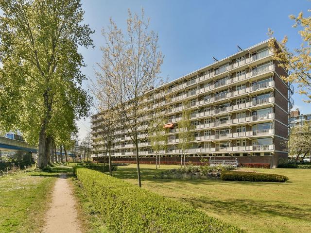 Studio te koop in Middelwatering, Capelle