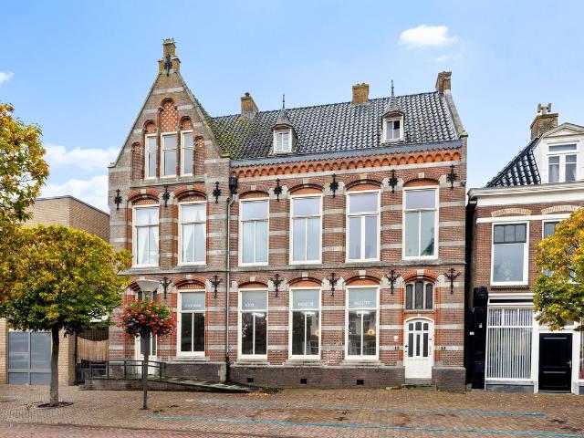 Woonboerderij te koop in Joure, Friesland