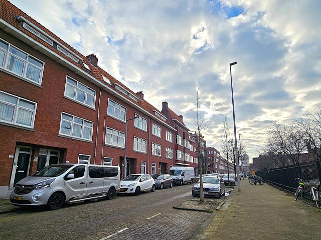 Bovenwoning te koop in Charlois, Rotterdam