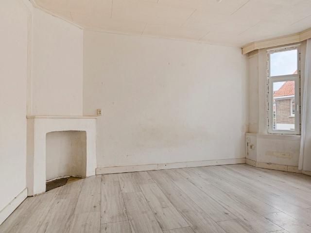 Bovenwoning te koop in Lorentzplein, Den Haag