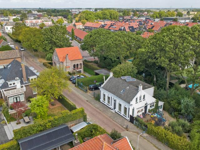 Tussenwoning te koop in Oranjewijk, Strijen