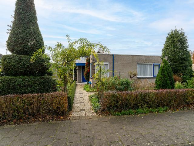 Bungalow te koop in Sleeuwijk, Noord Brabant