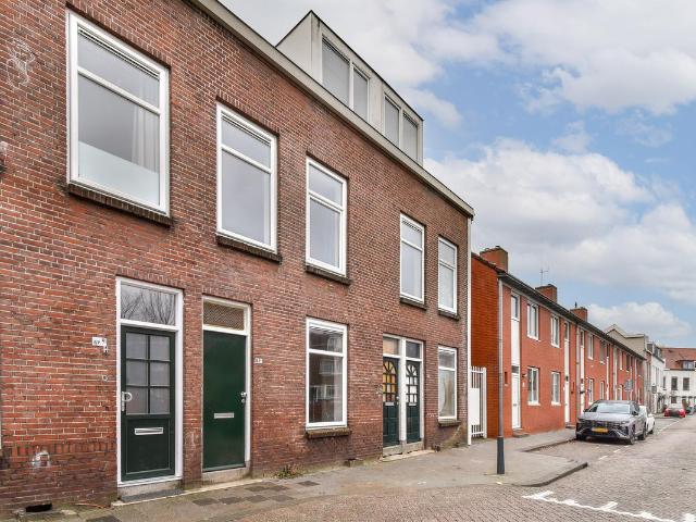 Bovenwoning te koop in Bloemhof, Rotterdam
