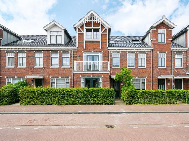 Herenhuis te koop in 's-gravenhage, Vroondaal