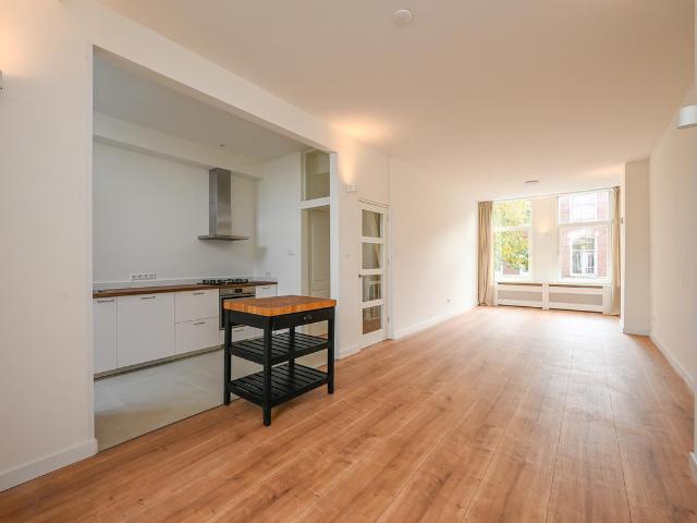 Bovenwoning te koop in Den Haag, Zuid Holland