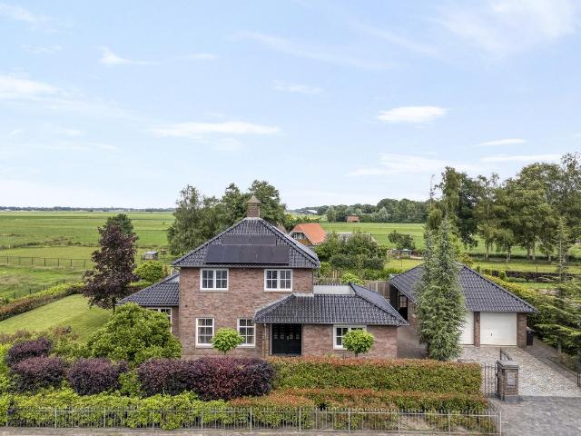 Woonboerderij te koop in Vriezenveen, Overijssel