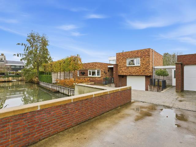 Bungalow te koop in Alblasserdam, Zuid Holland