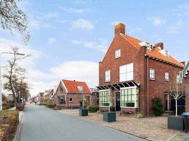 Eengezinswoning te koop in Roelofarendsveen, Zuid Holland