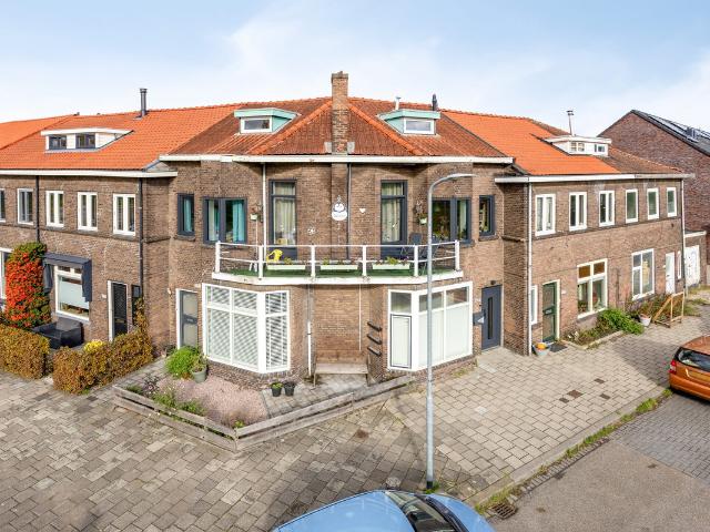 Bovenwoning te koop in Zwijndrecht, Zuid Holland