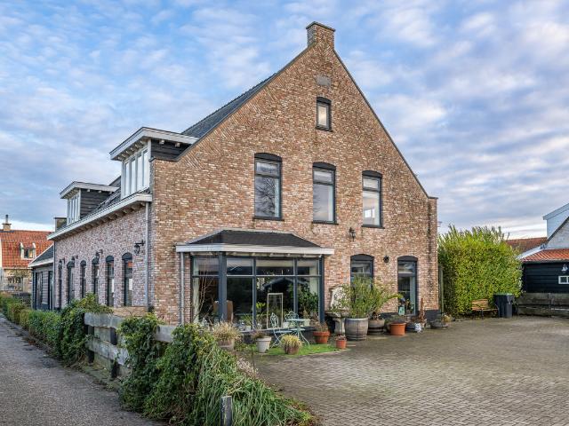 Woning te koop in Dirksland, Zuid Holland