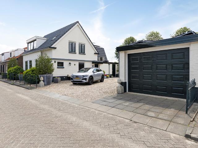 Eengezinswoning te koop in Middelharnis-Centrum, Middelharnis