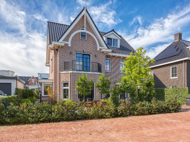 Villa te koop in Loosduinen, Zuid Holland